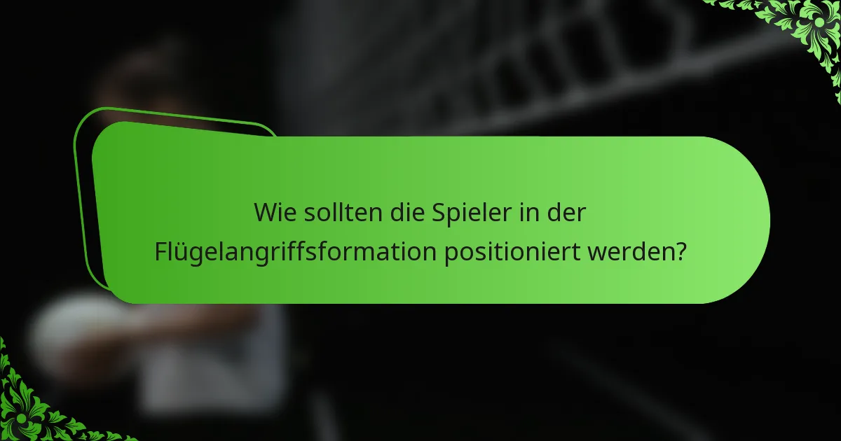 Wie sollten die Spieler in der Flügelangriffsformation positioniert werden?